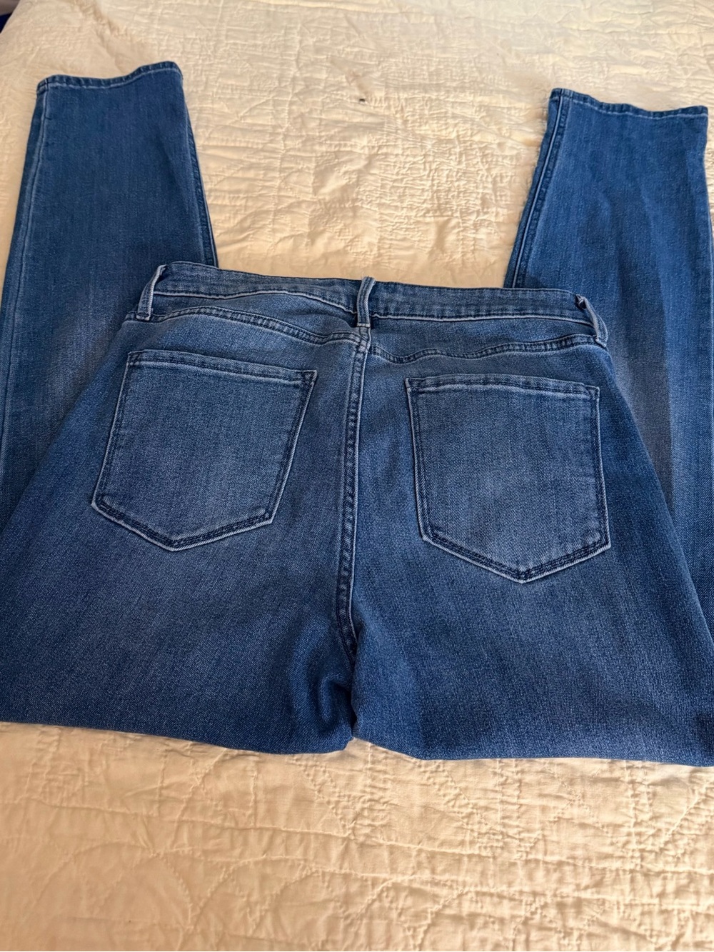 Old Navy Women's Straight Leg Jeans in Dark Blue Wash - Picture 2 of 4